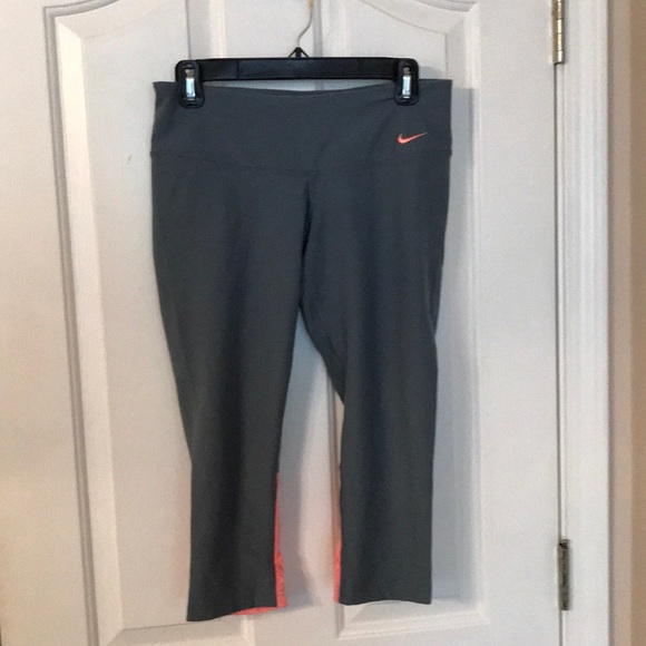 Nike Pants - ✔️ Nike Gray crops
